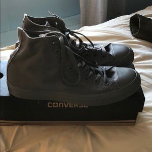 Converse all gray mens sz 9.5